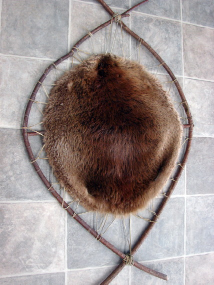 Details about   LG TANNED & HOOPED BEAVER HIDE FUR Lodge Cabin Indian Style Hanging w/Feather 