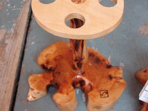Hand Carved Diamond Willow Wood 4 Place Toothbrush Holder