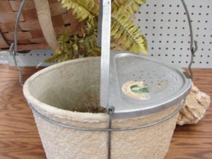 Vintage Keiding Perpetual Wiggle Paper Pulp Bait Bucket Split Top