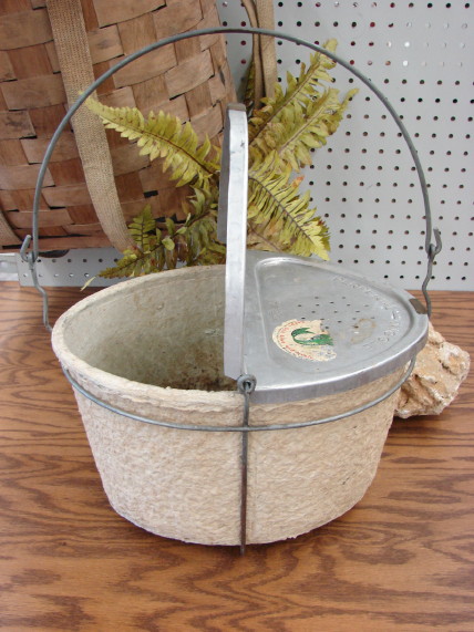 Vintage Keiding Perpetual Wiggle Paper Pulp Bait Bucket Split Top, Moose-R-Us.Com Log Cabin Decor