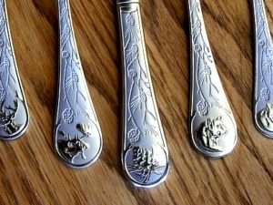 20 Pc Heavy Duty Stainless Steel Wildlife Northwoods Animal Flatware Set