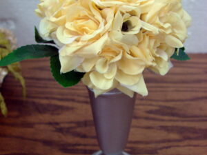 Realistic Silk Sweetheart Roses Miniature Vase