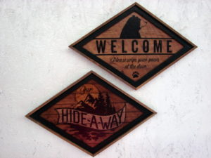 Wood Framed Adirondack Lodge Wall Sign Welcome Wipe Paws Bear Hide-A-Way