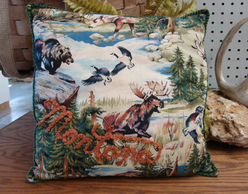 Vintage Souvenir Pillow Montana Hooked Thread Loop Moose Bear Deer, Moose-R-Us.Com Log Cabin Decor