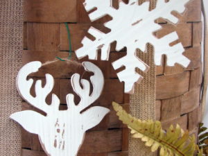 Set/2 Rustic Whitewashed Wood Deer Head Snow Flake Ornament