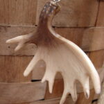 Detailed Miniature Moose Palm and Deer Antler Ornament - Image 4