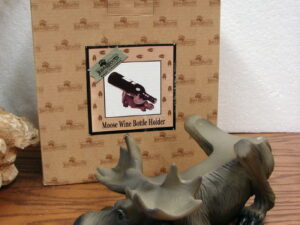 Big Sky Carvers Bearfoots Moose's Wine Bottle Holder w/ Box