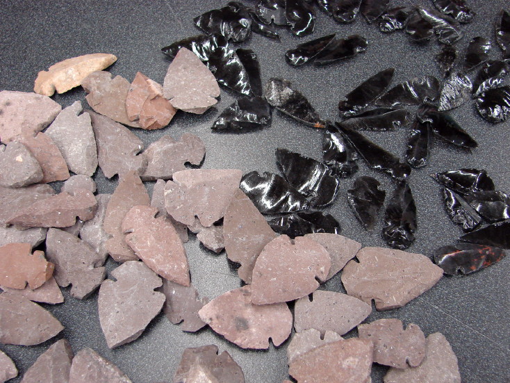 24 Natural Stone Indian Style Arrowheads Black Obsidian and Flint, Moose-R-Us.Com Log Cabin Decor
