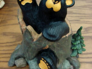 Big Sky Carvers Bearfoots Bears Jeff Fleming Andy Black Bear Waving from Stump