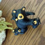 Big Sky Carvers Bearfoots Bears Jeff Fleming Daddy's Home Black Bear with Cubs - Image 2