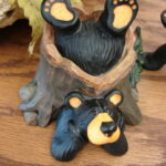Big Sky Carvers Bearfoots Bears Jeff Fleming Dylan Black Bear in Tree Stump