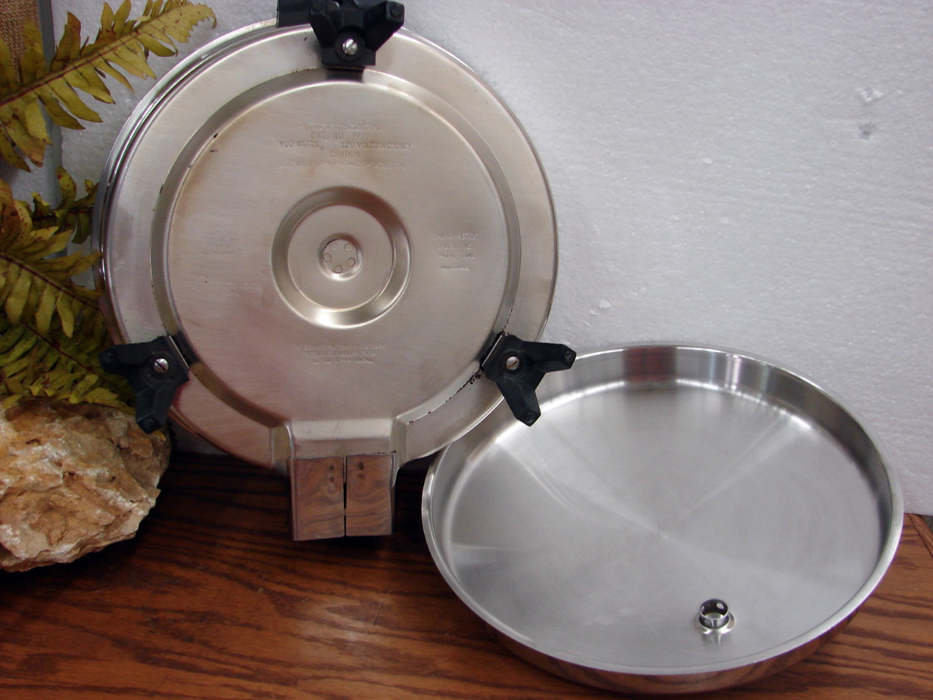 Vintage SaladMaster #7252 Oil Core 11" Electric Skillet w/ Vapor Lock Lid Tested Working Recipe Books - Image 4