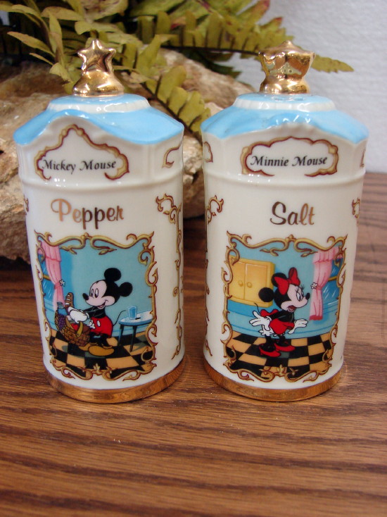 Lenox 1997 Disney Mickey Minnie Mouse Salt &#038; Pepper Shakers, Moose-R-Us.Com Log Cabin Decor