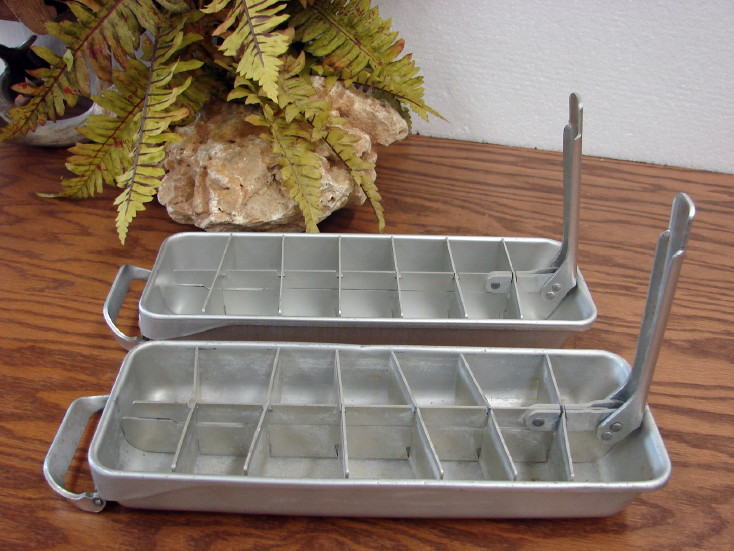 Retro Aluminum Ice Cube Tray (Set of 2)