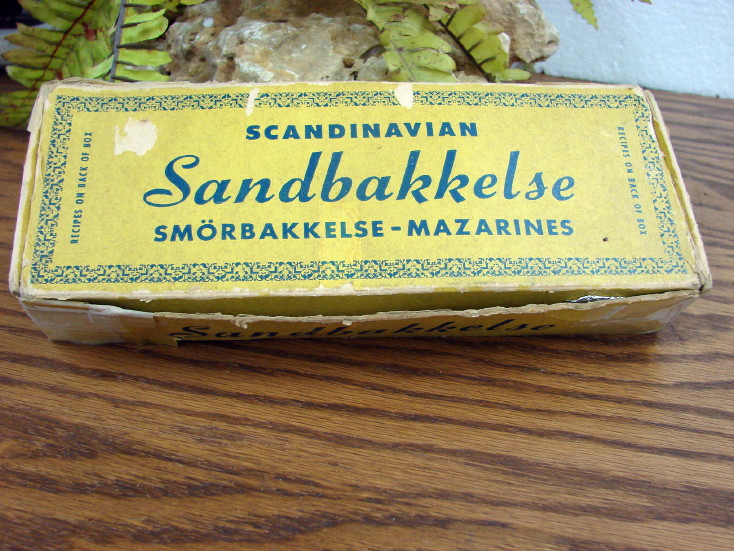 Vintage Scandinavian Sandbakkelse Smorbakkelse-Mazarines Baking Molds Original Box, Moose-R-Us.Com Log Cabin Decor
