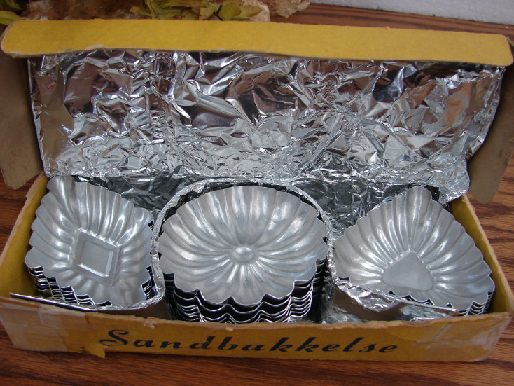 Vintage Scandinavian Sandbakkelse Smorbakkelse-Mazarines Baking Molds Original Box, Moose-R-Us.Com Log Cabin Decor