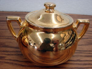 Vintage Hall China Golden Glo Real 22k Gold Pointed Handle Sugar Bowl w/ Lid