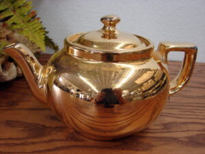 Vintage Hall China Golden Glo Real 22k Gold Bulbous Teapot w/ Lid