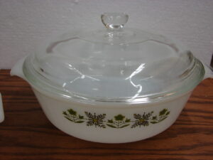 Vintage Fire King Anchor Hocking Milk Glass Meadow Green 1 1/2 Quart Round Casserole w/ Lid