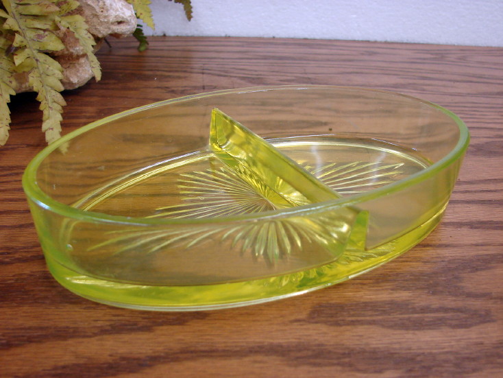 Vintage Vaseline Uranium Glass Oval Bowl Divided Dish Canary Yellow 8&#8243;, Moose-R-Us.Com Log Cabin Decor