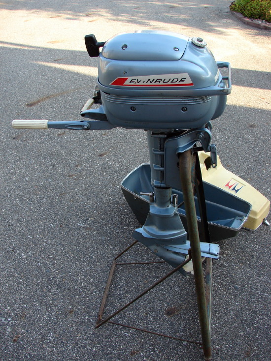 Vintage Folding Evinrude Outboard Boat Motor 3 Hp Suitcase Fold Up w/ Case Log