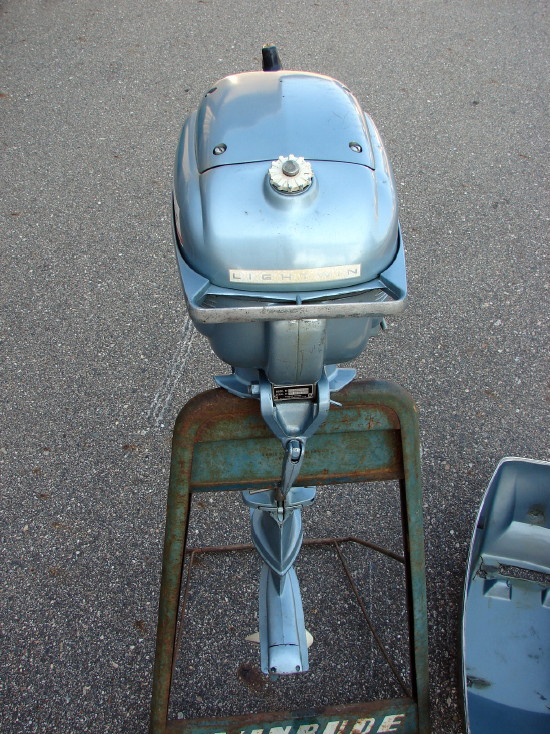 Vintage Folding Evinrude Outboard Boat Motor 3 Hp Suitcase Fold Up w