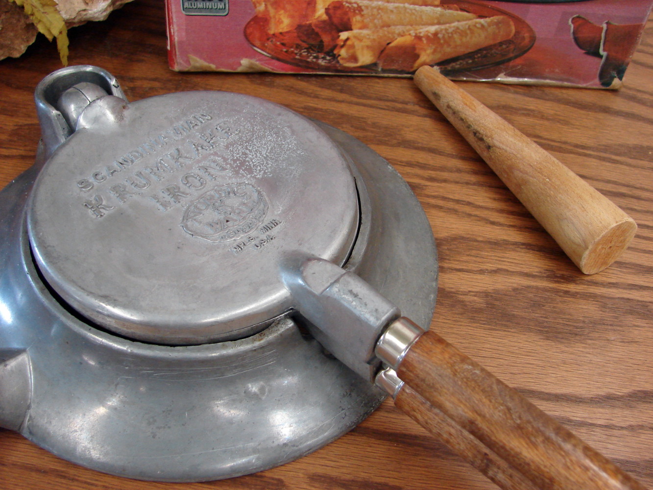 Vintage Used Nordic Ware Scandinavian Krumkake Cookie Iron Brown Handles Original Box - Image 3
