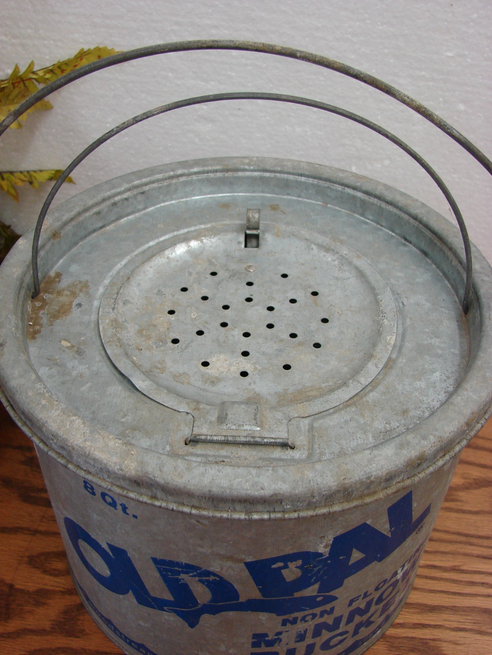 Vintage Galvanized Old Pal Blue Graphics Non Floating 8 Qt Minnow