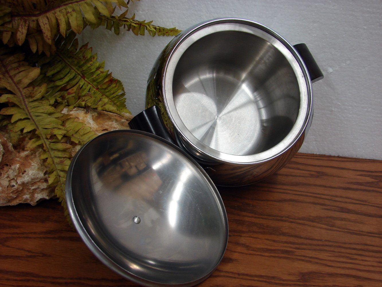 Vintage West Bend Penguin Ice Bucket Hot Cold Server with Lid Bakelite