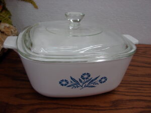 Corning Ware Blue Cornflower 1 1/2 Quart Casserole w/ PYREX Lid