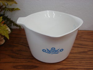 Corning Ware Blue Cornflower USA P-55 1 Qt Spout Sauce Maker Mixing Bowl