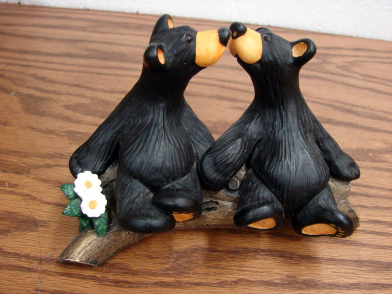 Big Sky Carvers Bearfoots Bears Jeff Fleming Kissing Log Couple Bear Retired, Moose-R-Us.Com Log Cabin Decor