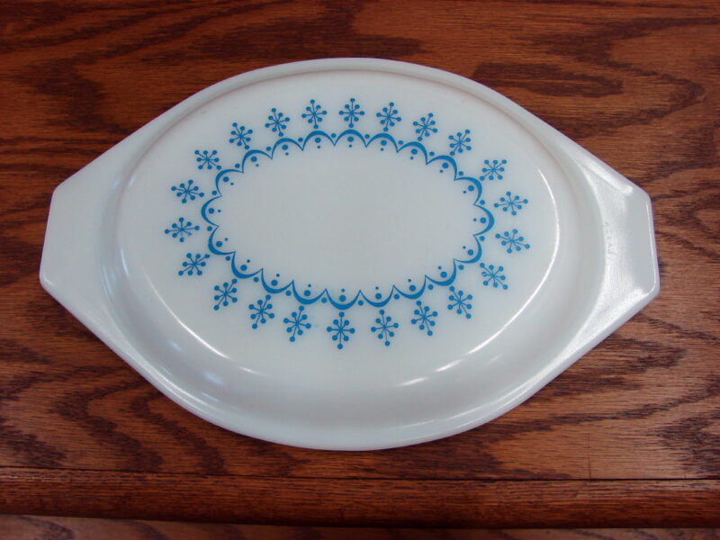 Vintage PYREX 943 C 20 Blue Snowflake Garland Replacement Lid, Moose-R-Us.Com Log Cabin Decor