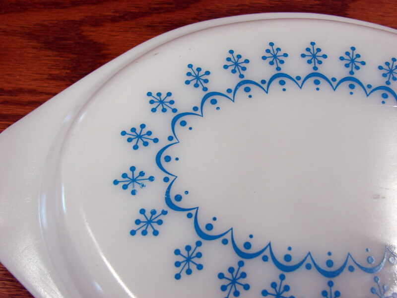 Vintage PYREX 943 C 20 Blue Snowflake Garland Replacement Lid, Moose-R-Us.Com Log Cabin Decor