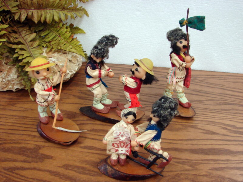 Vintage USSR Ukraine Traditional Costume Cloth Wool Doll Figurine 4 Piece Set, Moose-R-Us.Com Log Cabin Decor