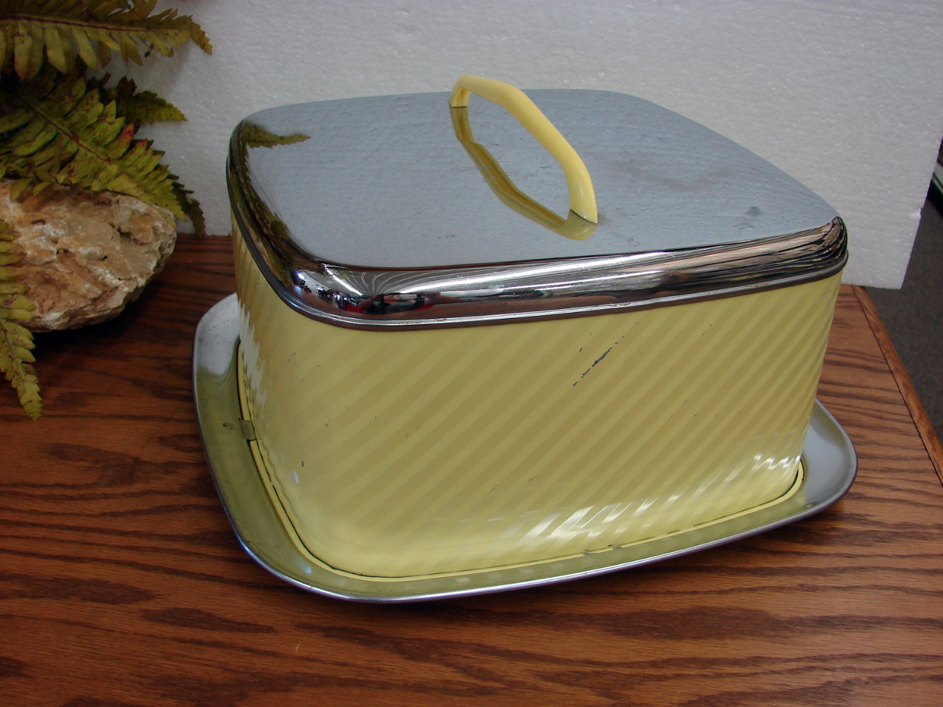 Vintage 1950's Retro Kitchen Bakery Cake Carrier Aluminum Tin Metal -   Log Cabin Decor