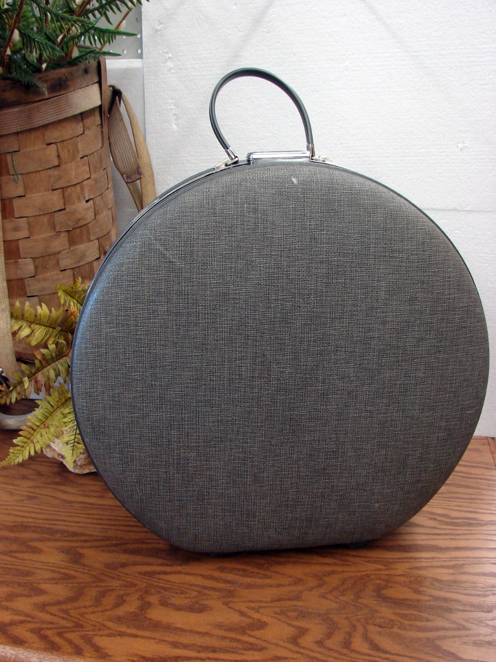 round hat case