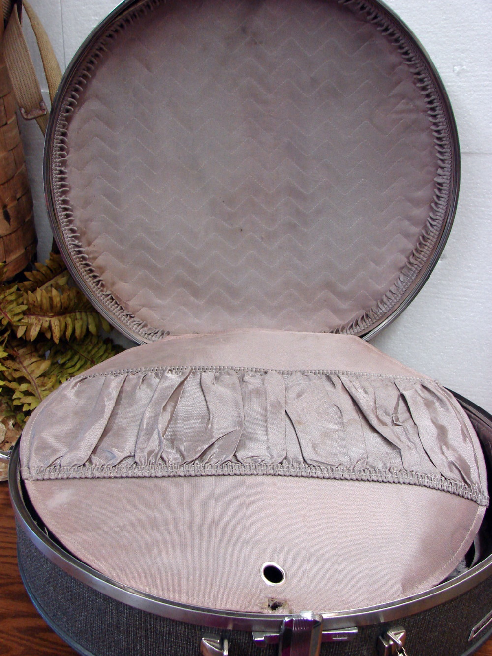 Vintage Round Hat Box