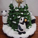 New Big Sky Carvers Bearfoots Bears Jeff Fleming Beartivity Musical Snow Globe - Image 2