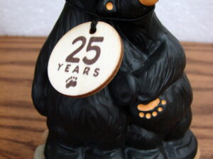 New Big Sky Carvers Bearfoots Bears Jeff Fleming Bears Love You Beary Much Figurine