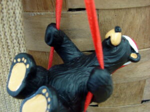 New Big Sky Carvers Bearfoots Bears Jeff Fleming Santa Bear Swing Ornament