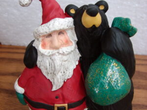 New Big Sky Carvers Bearfoots Bears Jeff Fleming Santa's Buddy Bear Figurine
