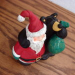 New Big Sky Carvers Bearfoots Bears Jeff Fleming Santa's Buddy Bear Figurine - Image 2
