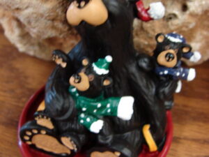 New Big Sky Carvers Bearfoots Bears Jeff Fleming Bear Saucer Sled Ornament