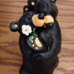 New Big Sky Carvers Bearfoots Bears Jeff Fleming Summers Love Bear Figurine - Image 2