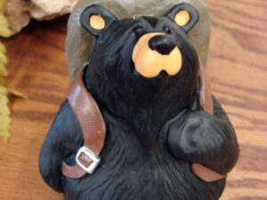 New Big Sky Carvers Bearfoots Bears Jeff Fleming Walk About Hiking Bear Figurine
