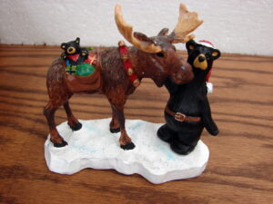 New Big Sky Carvers Bearfoots Bears Jeff Fleming Bear Moose Where Next Santa Figurine