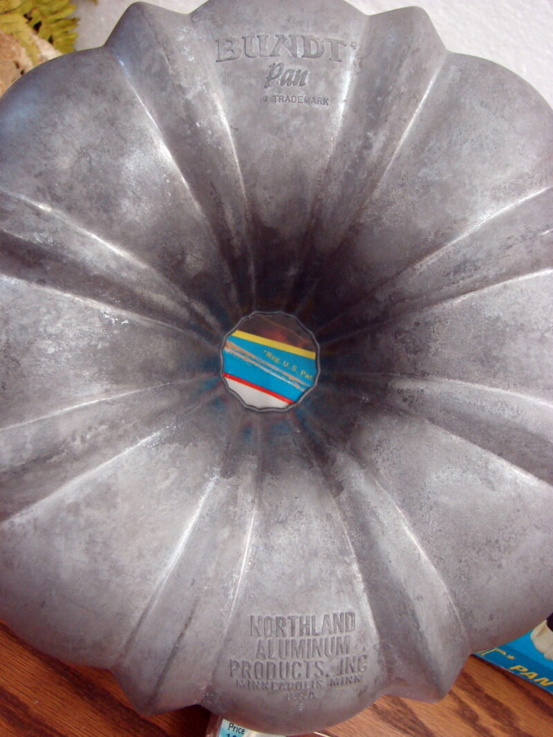 Scandinavian Nordic Ware Northland Heavy Duty Aluminum Bundt Pan w/ Box Recipes, Moose-R-Us.Com Log Cabin Decor