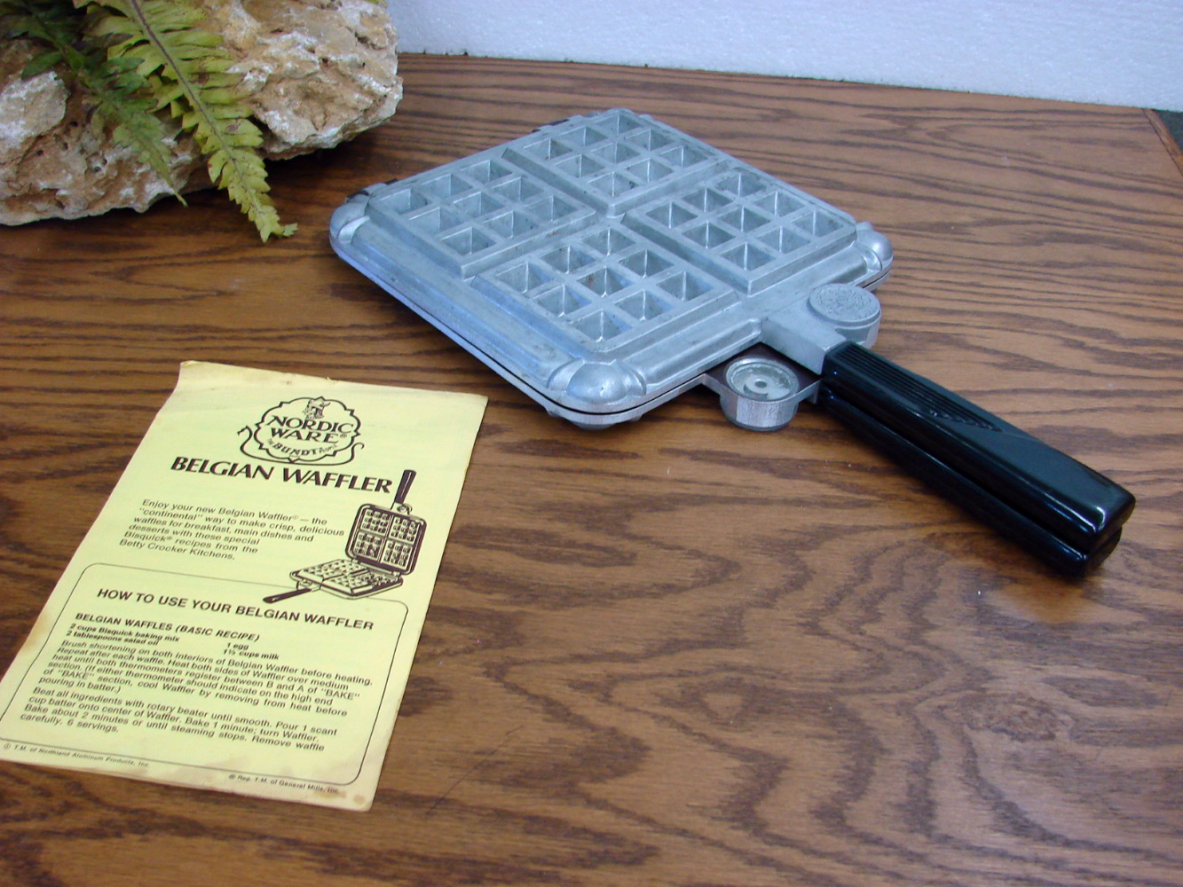 Vintage Scandinavian Nordic Ware Heavy Cast Aluminum Mr. Omelet Pan w/ Box  -  Log Cabin Decor