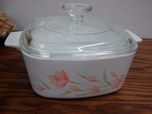 Vintage Corning Ware Corelle Peach Floral 1 1/2 Liter Casserole w/ PYREX Lid